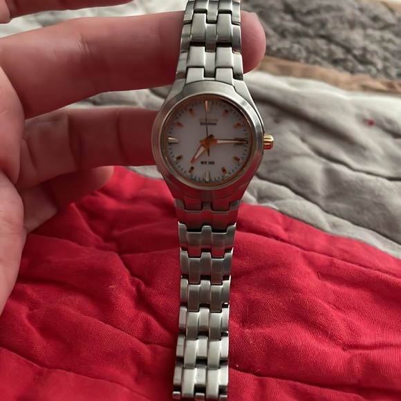 Good condition, no batteries needed. Eco drive . - Picture 2 of 4